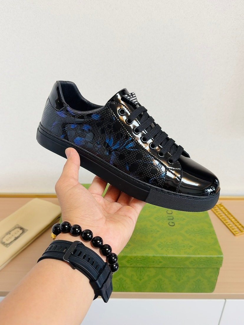 Gucci Men's Black and Dark Blue Patterned Sneakers