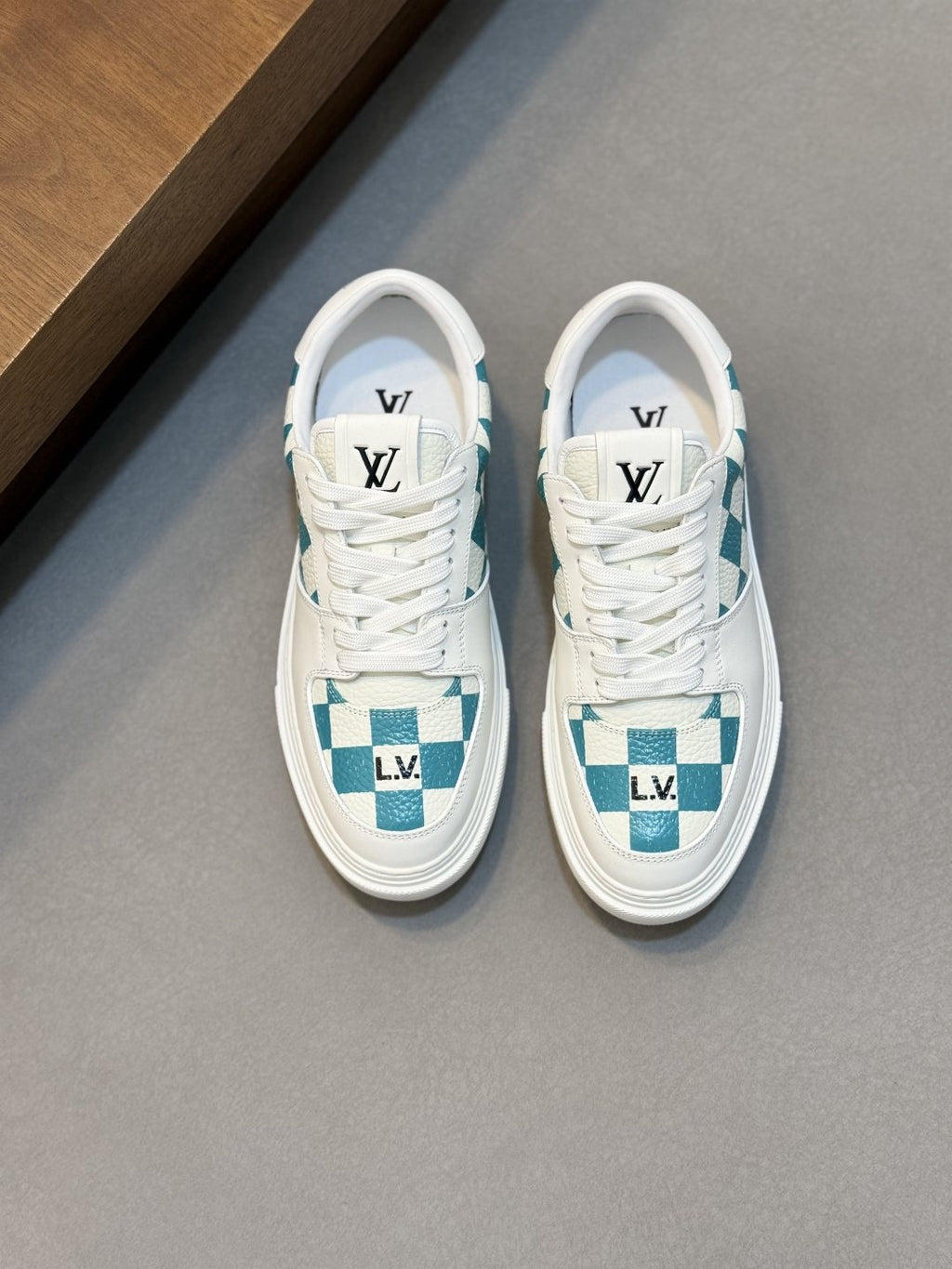 Louis Vuitton Checkerboard Low-Top Sneakers